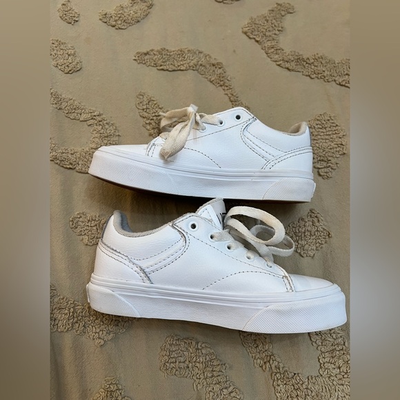 🤍 Kid’s Unisex Vans - White Leather - Low Top - Picture 3 of 8